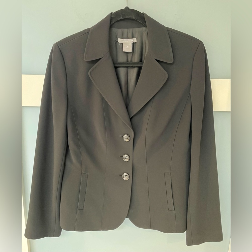 Ann Taylor blazer size 8 black gently worn